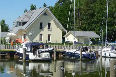 Image de Kapitänsresidenz - House directly on the water - 2 bathrooms - Wlan - Kapitänsresidenz Stagnieß