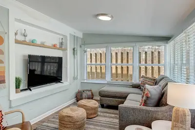 Heated Pool Access! Perfect Location to Walk to Beach & Restaurants | By Southern Belle Tybee