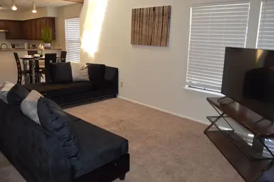 Image de Tasteful living in quiet complex.