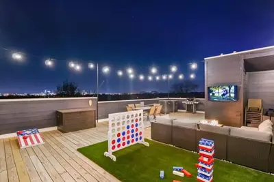 Image de Incredible Rooftop overlooking Downtown. 12 beds