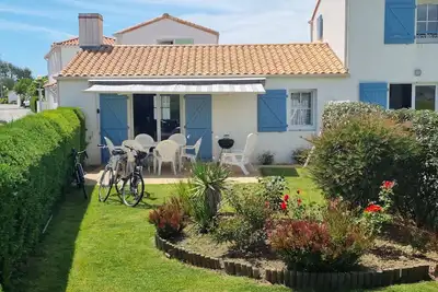 Image de \"La Vendéenne\" maison de plain pied dans résidence avec piscine, proche plage.