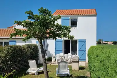 Image de \"La Fautaise\" maison dans résidence avec piscine, proche plage.