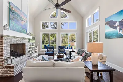 Image de Stunning, spacious renovation in the heart of Kiawah