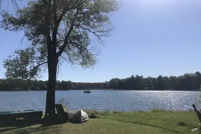 Image de Lakefront Cottage on All-Sports Bass Lake, just 15 minutes from Tawas city.