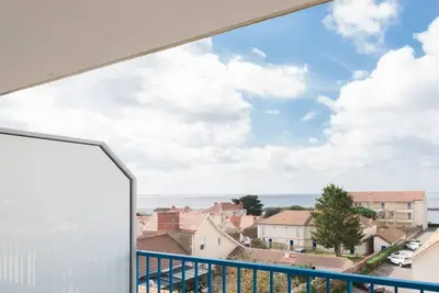 Image de L'Amiral -500m Plage des Carrés- Parking