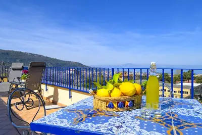 Image de Elena apartment with panoramic views of the Gulf of Naples. Ac and parking inc.