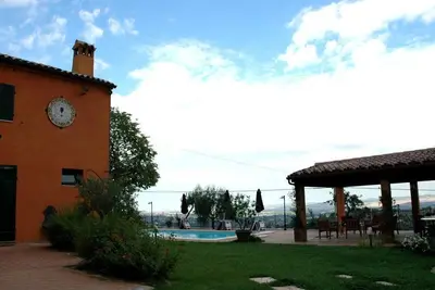 Image de Poggio Montali Nestled among vineyards and olive groves