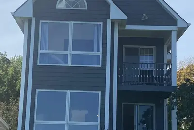 Image de Lake House on Rochester's Secret Sidewalk