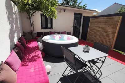 Image de ♥️Jacuzzi Privatif (love room, Logement entier, terrasse)♥️ <br>Netflix