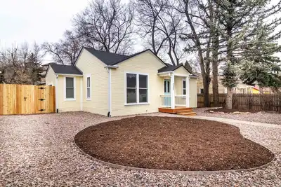 Image de Home with mountain views
