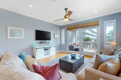 Image de Folly Beach Family Home w/Free WiFi & Private Washer & Dryer