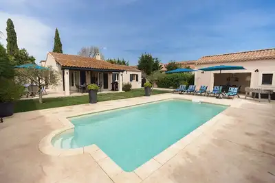 Image de La Mouriesenne:Villa de plain-pied-Piscine Chauffée privée au centre du village