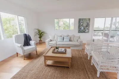 Image de Free night on us this winter at Palm Tree Retreat