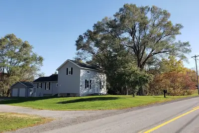 Image de The Shepard Farmhouse on Acreage, a Private House