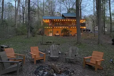 Image de Cabin on the Water - \"No Wake Zone\" w\/2 Kayaks, and Hot Tub!