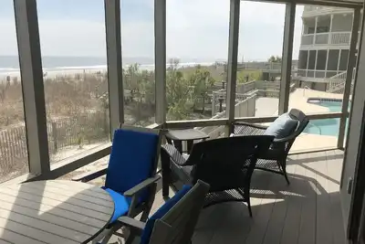 Image de First Floor Beachfront condo with direct access to the pool and beach walkway.