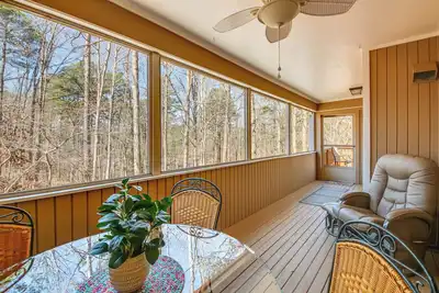 Image de < 1 Mi to Lake: Hot Springs Village Escape w/ Deck
