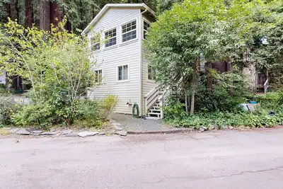 Image de Dog-friendly home with grill, free WiFi, swing bench - next to Russian River