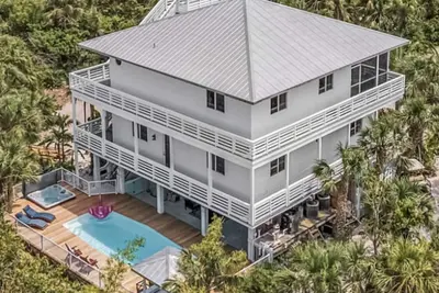 Image de Private & Spacious [2300sqft] home w/Pool, Hot Tub, Golf Cart, Pet Friendly & Club