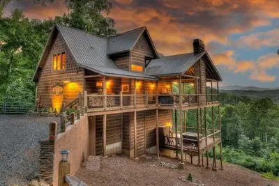 Image de Alpine Ridge - Mountain Views | Close to Down Town Blue Ridge | Hot Tub | Shuffleboard