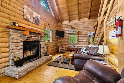 Image de Log Cabin near Utk, Fp, Hot tub, Arcade, Fishing, Trails, Wildlife, Pets Ok