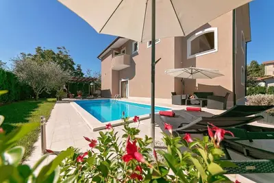 Image de Charming 6-Bed Villa in Vižinada