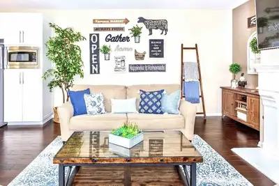 Image de 1 Resort-Style Luxury 3 Bed 3 Bath Townhouse