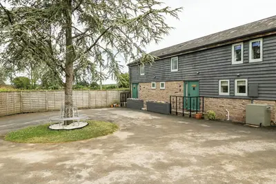 Image de Bluebell Cottage, pet friendly, with hot tub in Pembridge