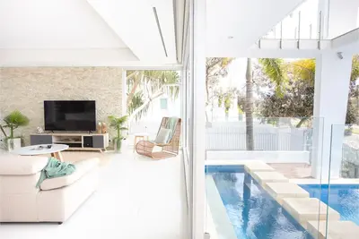 Image de Paralian Beach House- 4Bed beachfront home with ocean views