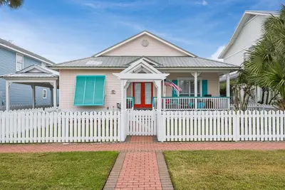 Image de Cottage Near Pool, Walk to Beach, Cafe, and Shopping
