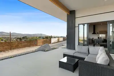 Image de 🌵 Desert Ridge - Hot Tub, Fire Pit, Bbq, Out Door Shower & Star Gazing 🌵