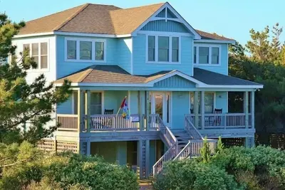 Image de CheckMate: Walk to Beach, Ocean Views, Large Pool, Hot Tub