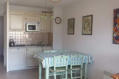 Image de Sunny apartment with panoramic views.