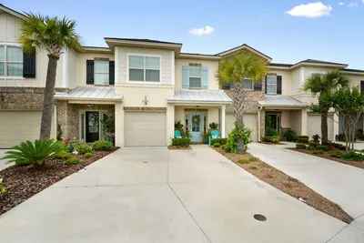 Image de Island Breeze | Luxury Townhouse |  Free Bikes | Bring Your Boat Marina Close By