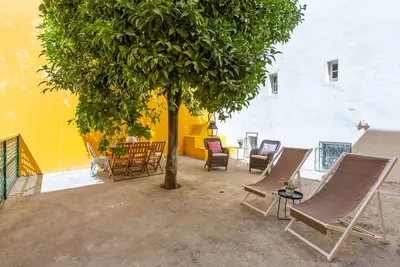 Image de Bright, Spacious w\/Orange Tree Patio, by TimeCooler