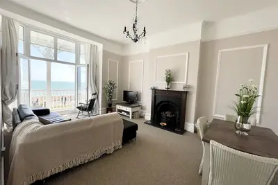 Image de Stunning Sea Front Apartment