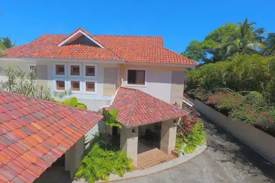 Beach villa with jacuzzi, home theater, pool. . . in exclusive seaside resort!