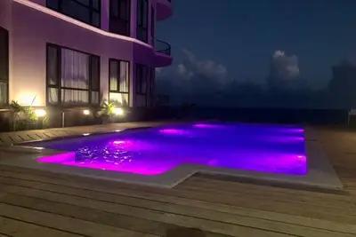 Deluxe Ocean Front Suites C1- Pool\/Jacuzzi\/heart of Town