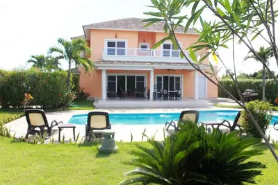 Image de 5bd guest-friendly villa in beachfront complex with several sports courts!