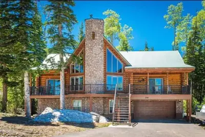 Image de Ridge View Adventure Cabin - Snow Shoes, Hot Tub, Trail Maps, Rental Info