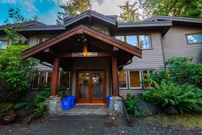 Image de The Cabins - 1 Bedroom Rain Forest - Deluxe Lodge Suites!