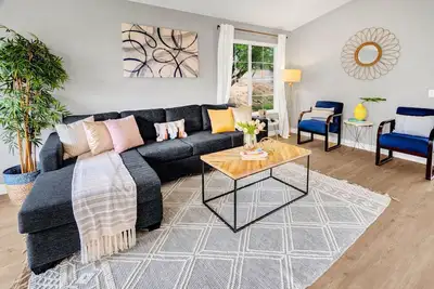 Image de An Beautiful Designed Home in La Suburb For Family
