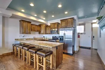 Image de The Seasons - Cisco (Unit E). Large 2 bdrm, 2. 5 bath condo in the heart of Garden City!