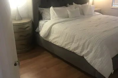 Image de Spacious, Cozy, and Chic 2 Bdrm