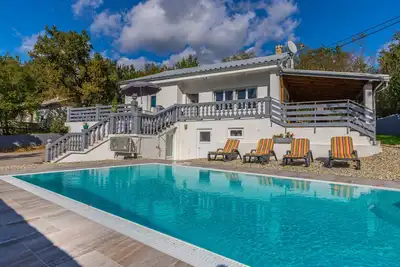 Image de Maison de vacances Avec vue sur la mer et piscine