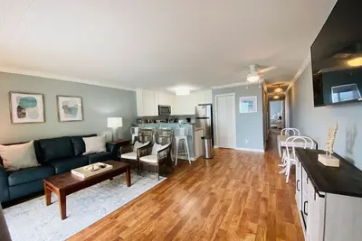 Image de Updated Condo, Steps from the Beach, Dog Friendly
