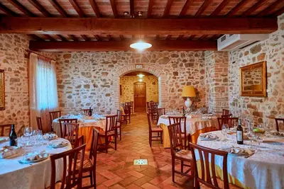 Image de Bel appartement pour 5 personnes avec piscine, Wifi, Tv, animaux admis et parking, près de Spolète