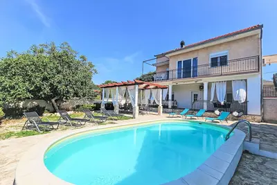 Maison de vacances privée avec climatisation, piscine privée, Wifi, Tv, terrasse, parking