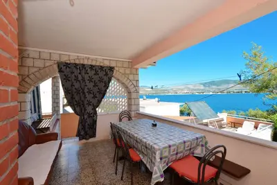 Image de A large apt with big terrace, next to the beach
