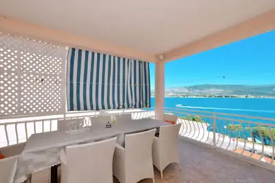 Image de C apt w balcony, shared terrace & the sea view